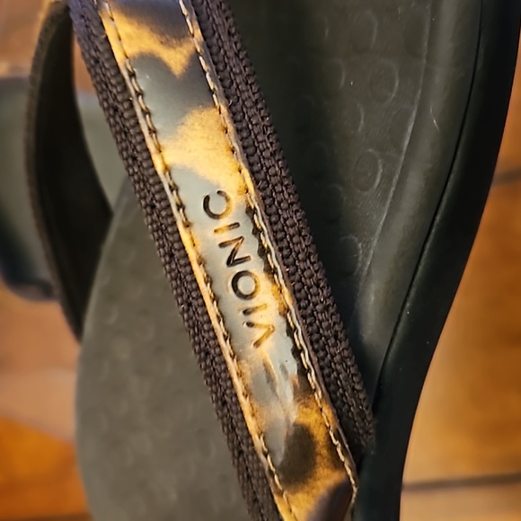 VIONIC | ORTHAHEEL TIDE II | BROWN LEOPARD THONGS - Picture 6 of 9